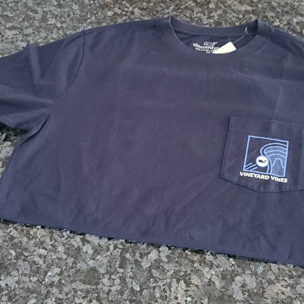NWT Mens Vineyard Vines T-shirt